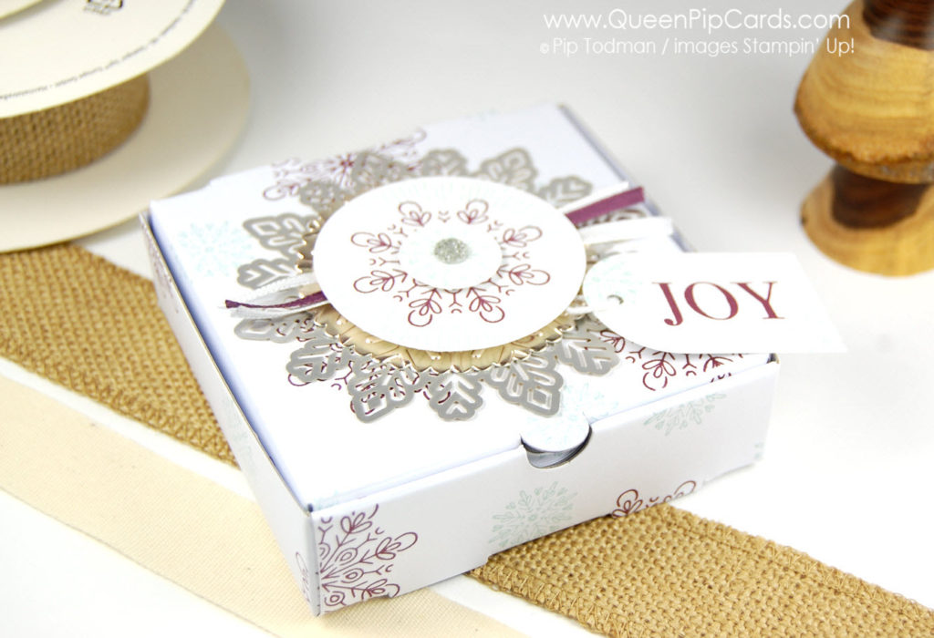 Year of Cheer Pizza Box. Check out the cuteness of this box.  Pip Todman Crafty Coach & Stampin' Up! Demonstrator in the UK Queen Pip Cards www.queenpipcards.com Facebook: fb.me/QueenPipCards  #queenpipcards #stampinup #papercraft #inspiringyourcreativity