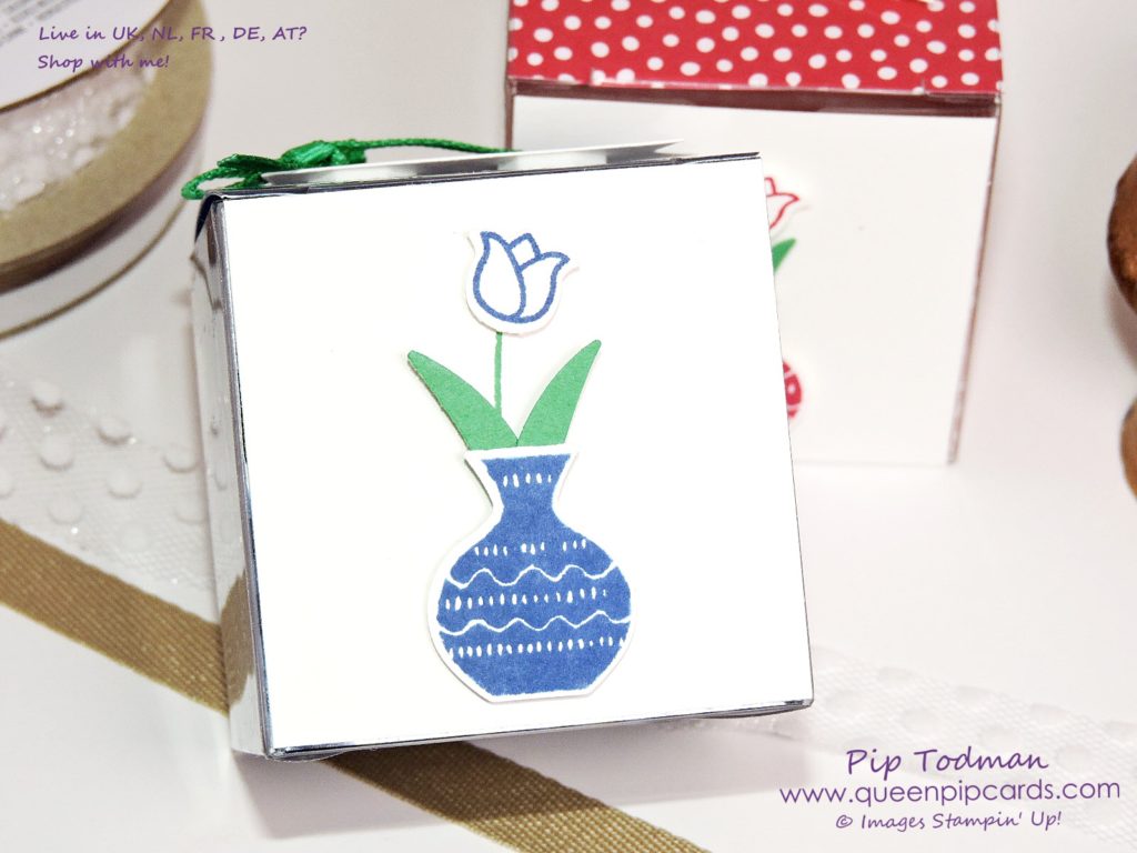 Teachers Gifts with Varied Vases! So cute but so easy to make. Quick, easy but stylish gifts no teacher could resist. All products available from my online store here: http://bit.ly/QPCShop Pip Todman Crafty Coach & Stampin' Up! Top UK Demonstrator Queen Pip Cards www.queenpipcards.com Facebook: fb.me/QueenPipCards #queenpipcards #inspiringyourcreativity #stampinup #papercraft 